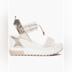 NeroGiardini Bungee Platform Wedge Sandals in White/Gold size 39/8.5